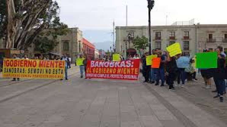 En Oaxaca, transportistas protestan contra el BinniBus