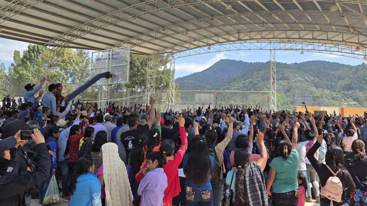 Con despliegue policíaco se  realizó asamblea en Amoltepec