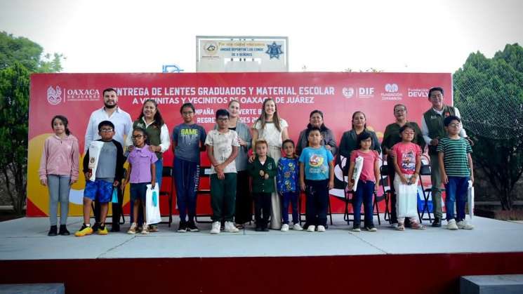 DIF Municipal entrega 200 lentes a vecinitos y vecinitas