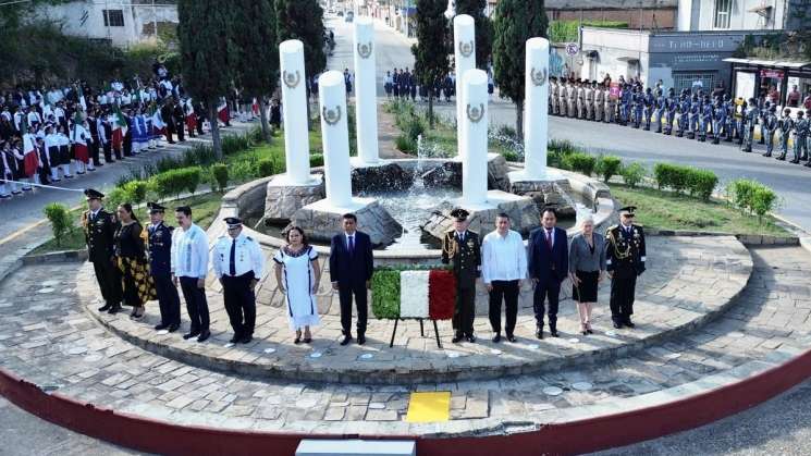 Gobierno de Oaxaca  honra a Los Niños Héroes