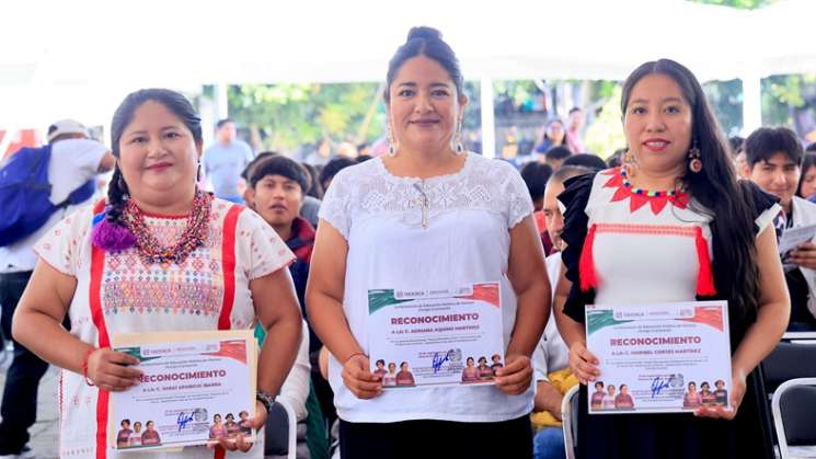 Reconocen a mujeres que con su poesía claman derechos