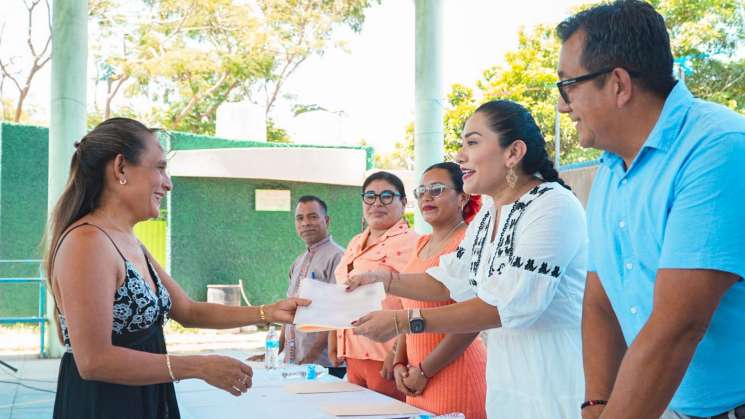 SEMOVI entrega 100 trámites de transporte público en Tututepc