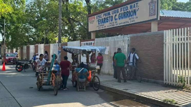 Más de 800 mil estudiantes regresan a clases en Oaxaca