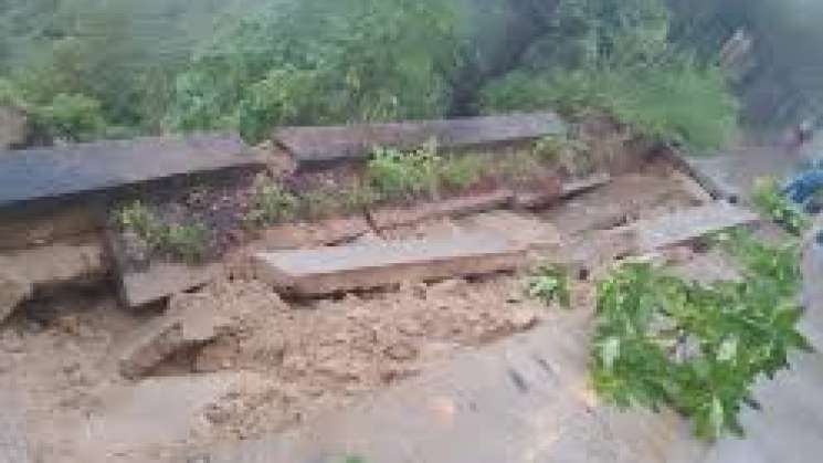 Fallecen 3 personas por derrumbe de vivienda en Loxicha