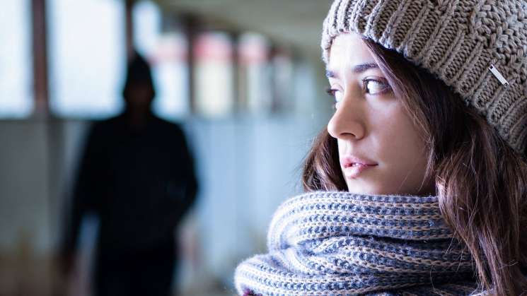 Congreso  tipifica el acecho como delito contra las mujeres