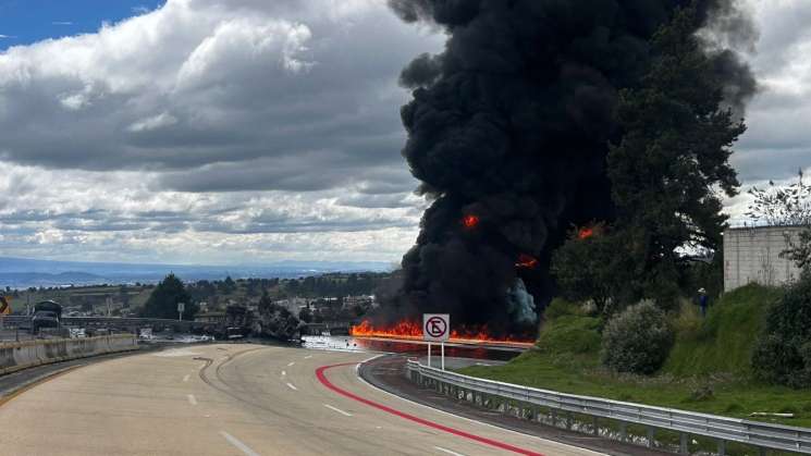Explota pipa con diésel en la carretera Puebla-México