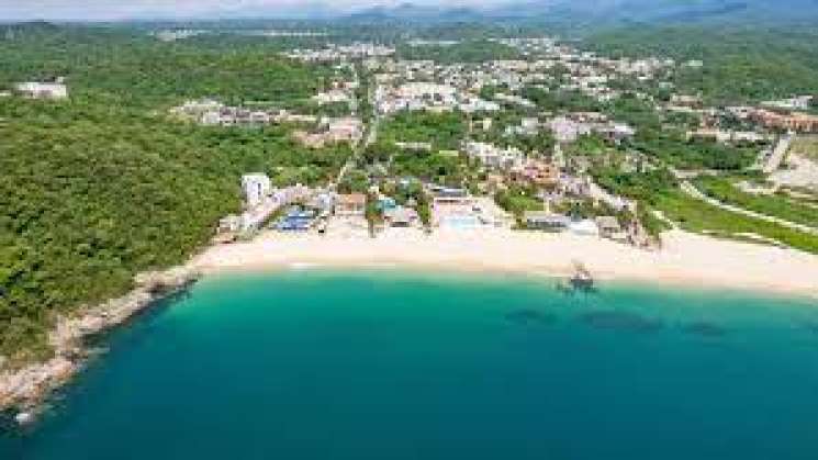 Denuncian a edil de Huatulco por cobro de sesiones fotográficas