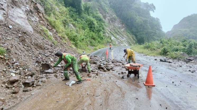 Precaución por lluvías fuertes en carretera Pochutla-Pinotepa