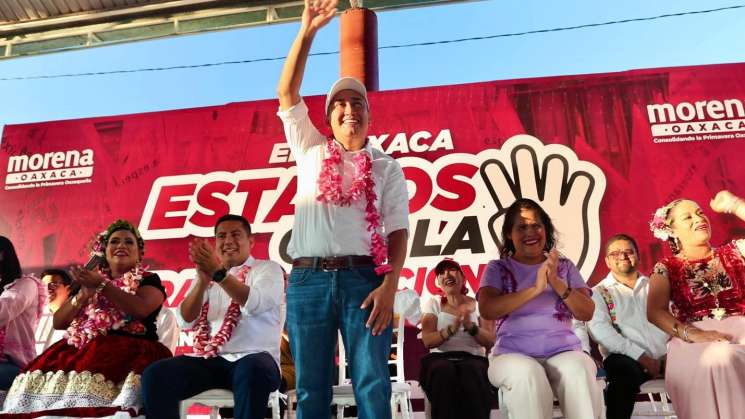 Recibe Nino Morales muestras de aprecio de comunidades istmeñas