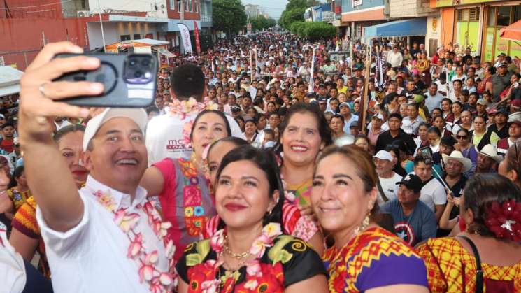 Juchitán abraza a su compañero de lucha Nino Morales