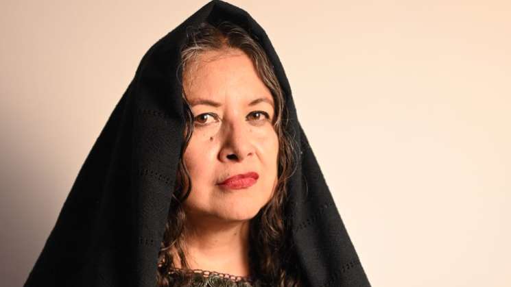  Yolanda Peach presenta su libro La cruz que florece