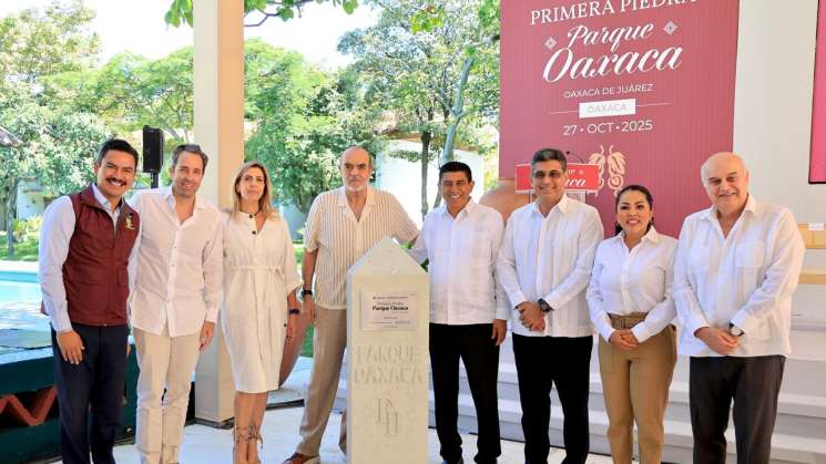 Incian trabajo de construcción del cantro comercial Parque Oaxaca