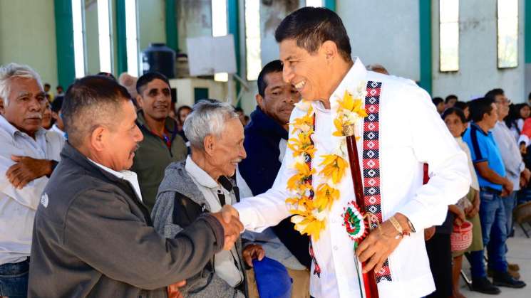  Salomón Jara promete camino a San Sebastián Nopalera
