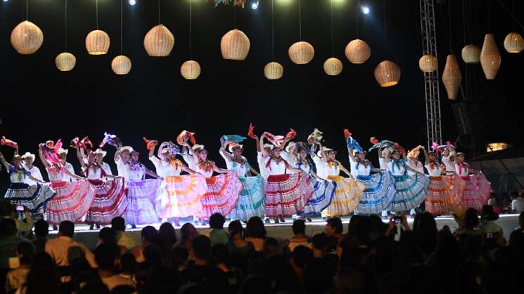 Inicia la GuelaGuetza del Mar en Puerto Escondido