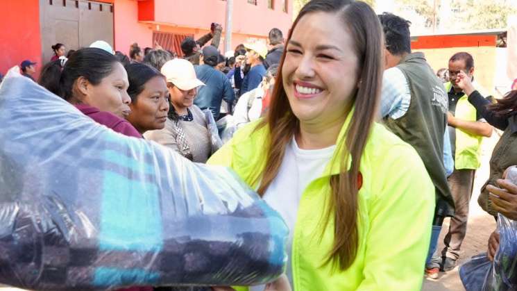 DIF Municipal lleva Cobijando Corazones a San Juanito