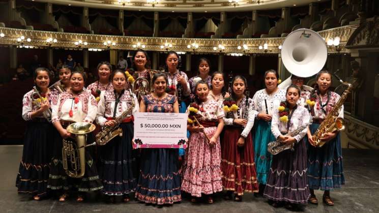 Reconocen talento de mujeres en la música de bandas de aliento