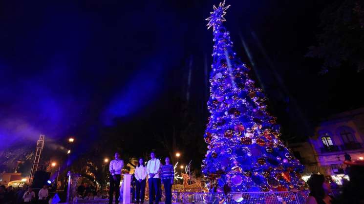 Encienden  Árbol Navideño en  la Alemeda de León