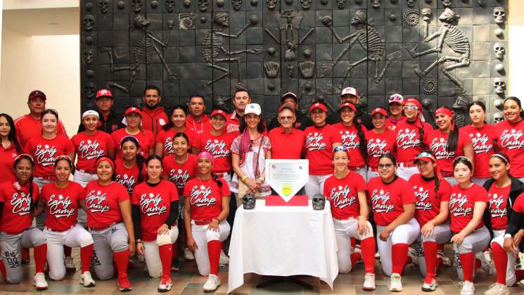 Impulsa Harp Helú el beisbol femenil en México
