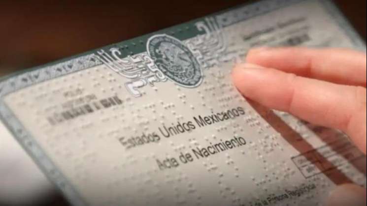 Gobierno entrega actas de nacimiento gratuitas en sistema Braille