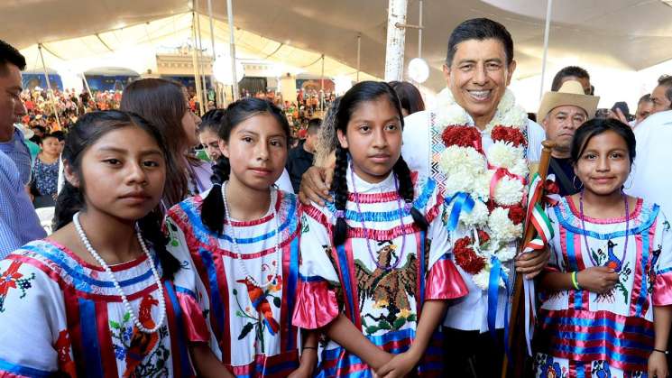 Salomón Jara  informa obra social en  la Sierra Mazateca 