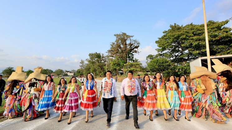 Se invierten mil mdp al desarrollo de la Sierra Sur: SJC