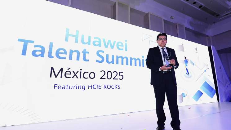 Huawei México distingue a docente de la Anáhuac  