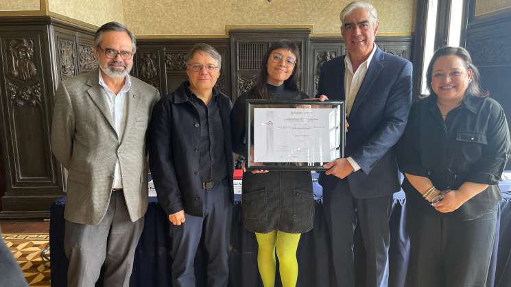 Sara Pinedo recibe el Premio Perla Szuchmacher 2025 