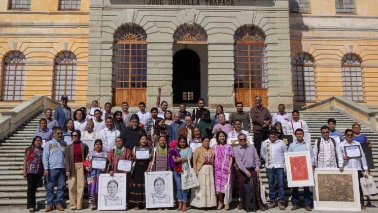 Entregan  los Premios CaSa en Lenguas Indígenas 