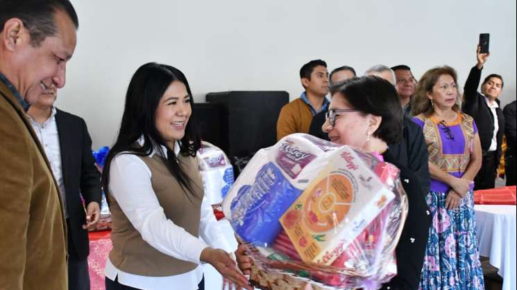 Tania Caballero reconoce a la base trabajadora del Congreso