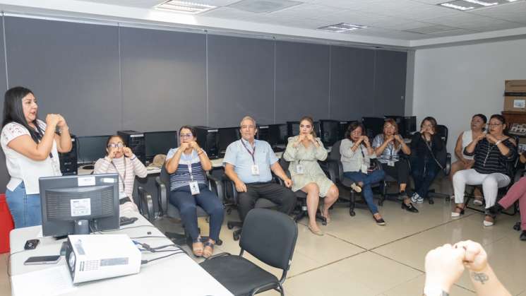 Integra Lenguas de Señas Mexicanas en función pública