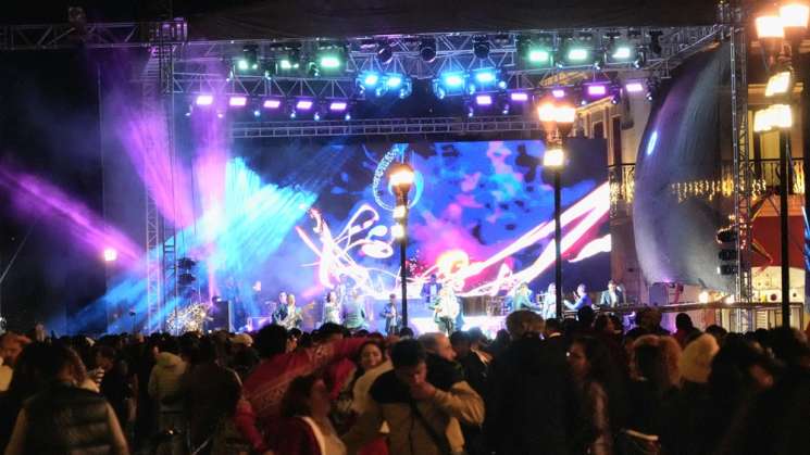 Celebran 8 mil personas La Noche de Rábanos