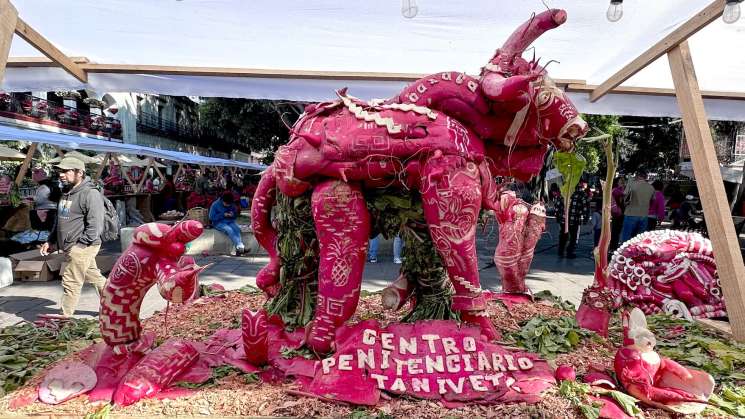 Participan personas privadas de su libertad, en Noche de Rábanos