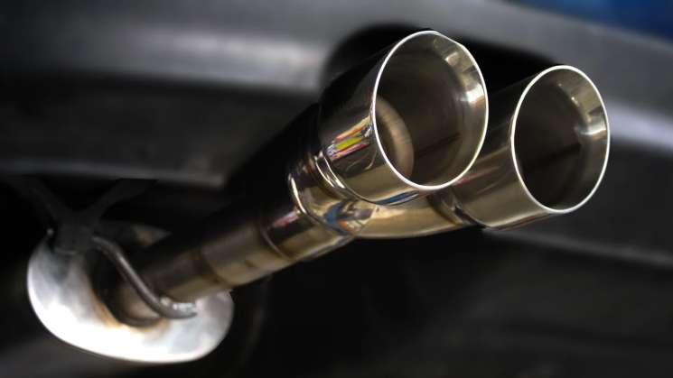 Van por prohibir y sancionar escapes contaminantes en autos