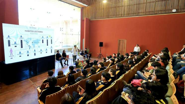 Impulsa Salomón Jara hábito de la lectura en juventudes