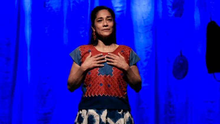 La actriz Claudia Santiago presenta su obra teatral en el CCB