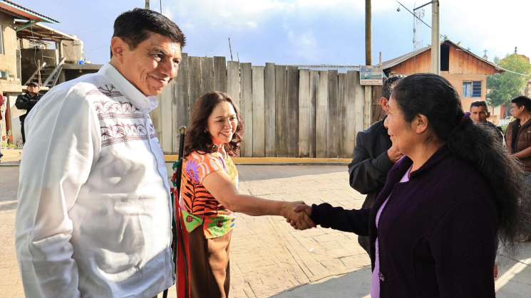 Salomón Jara anuncia obras carreteras para la Sierra Sur