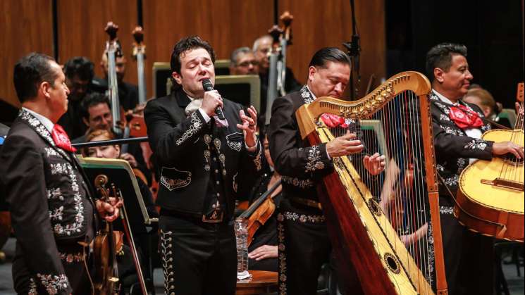 Arturo Chacón llena el PBA con múisca de Juan Habriel y José José