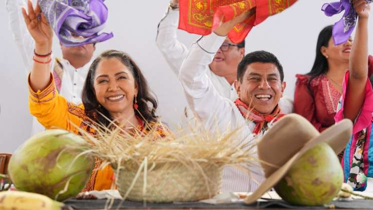 En su natal Betaza, Salomón Jara preside la Guelaguetza Serrana