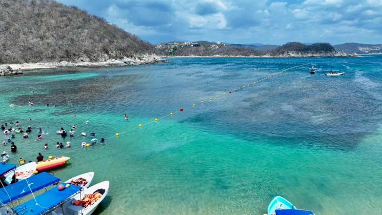 Sectur entrega boyados seguros para playas en Pochutla y Huatulco