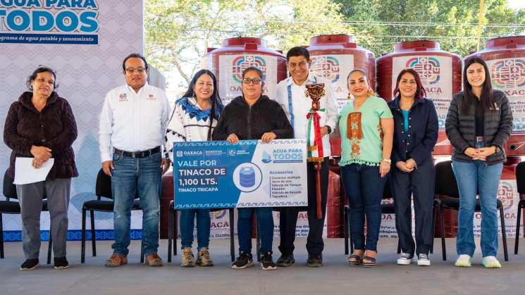 Crónica: Con la enemiga a lado, Salomón Jara lleva agua a Xoxo