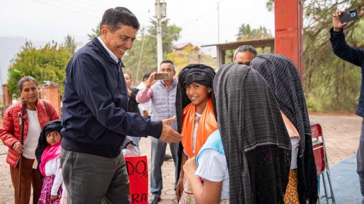 Continúan las obras sociales en la Sierra Juárez