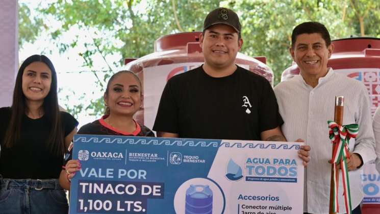 Refuerza Salomón Jara  abasto de agua en Santa Lucía