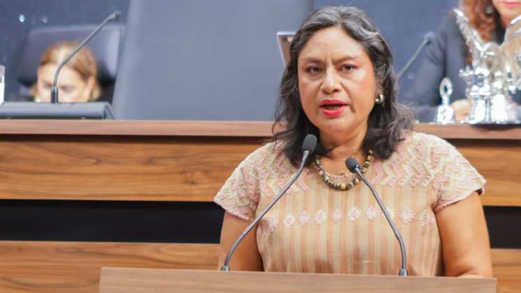 Por burocracia,miles de estudiantes sin título:Irma Pineda 