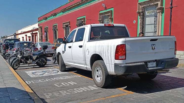  SEMOVI sin vigilar estacionamientos de personas con discapacidad
