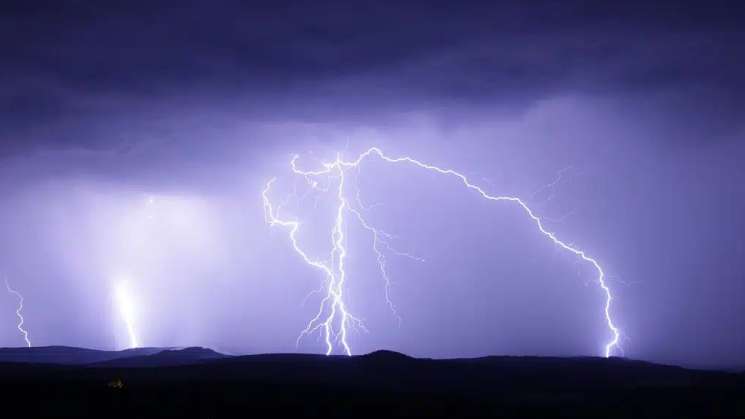 Hoy, lluvias, tormentas eléctrica y oleaje elevado en Oaxaca