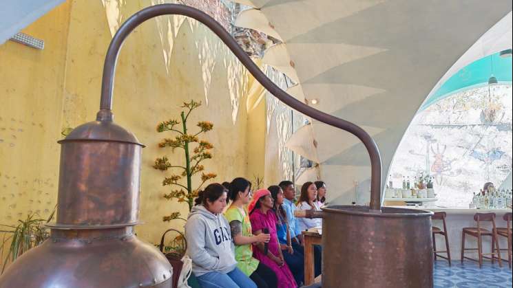 Vamos a apoya a las Mujeres Mezcaleras y Palenqueras de Oaxaca  