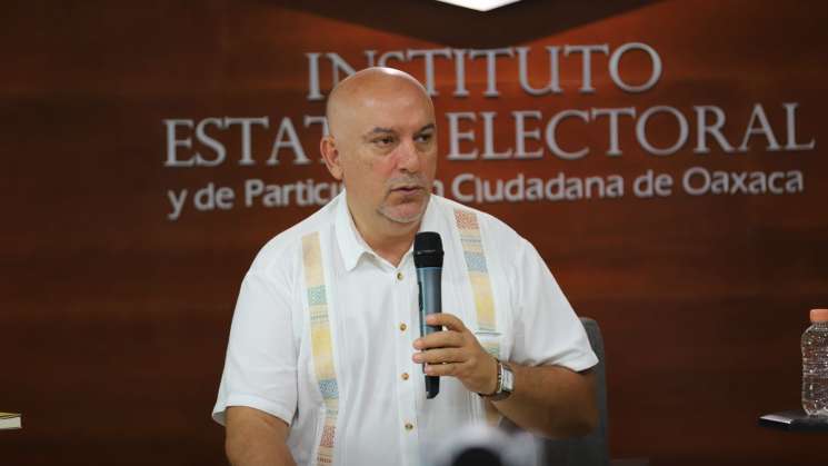 IEEPCO presenta el libro sobre elecciones en México de Rául Ávila