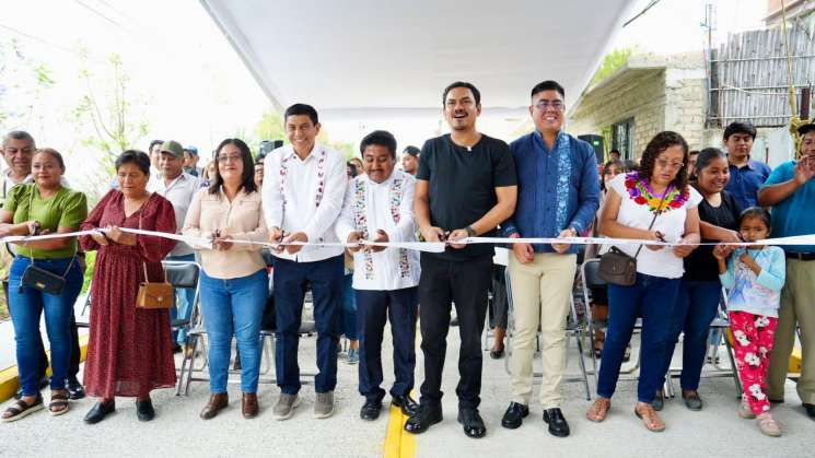 Salomón Jara y Ray Chagoya entregan obra en Santa Rosa