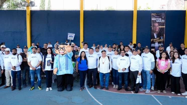 Farid Acevedo recoge propuesta estudiantil en escuelas UABJO