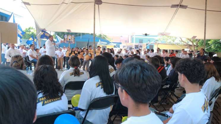 Farid Acevedo promete calidad educativa en la Prepa 1
